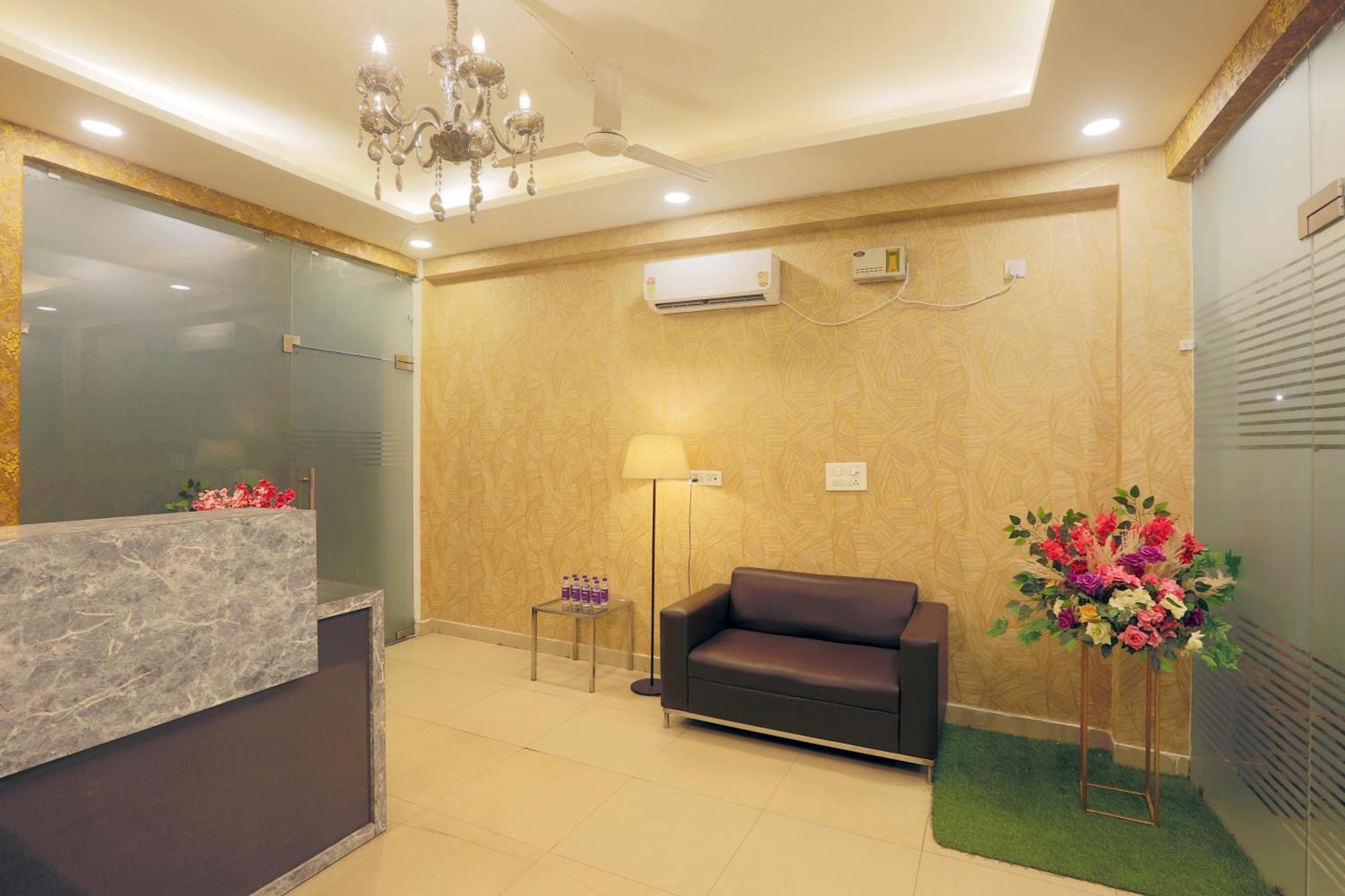 Hotel Lemon Suites & Banquet Noida Sector 62 Bagian luar foto