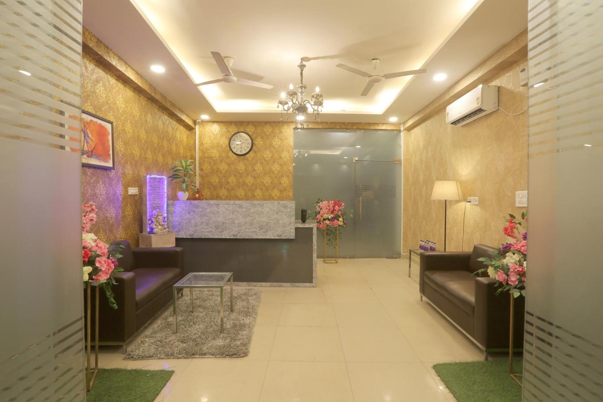 Hotel Lemon Suites & Banquet Noida Sector 62 Bagian luar foto